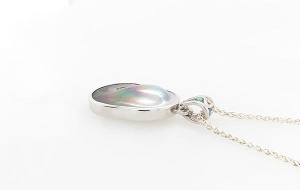 Mabe & Stone-Set Bale Pendant