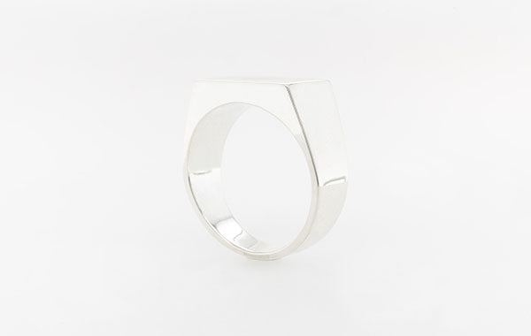 Signet Ring with Gold Heart Gents