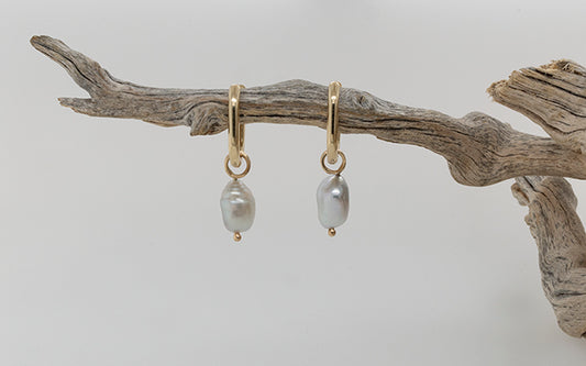 Keshi Drop Huggie Earrings 