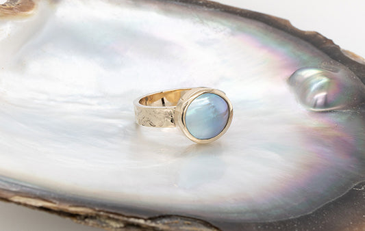 Mabe Embossed Ring in Gold