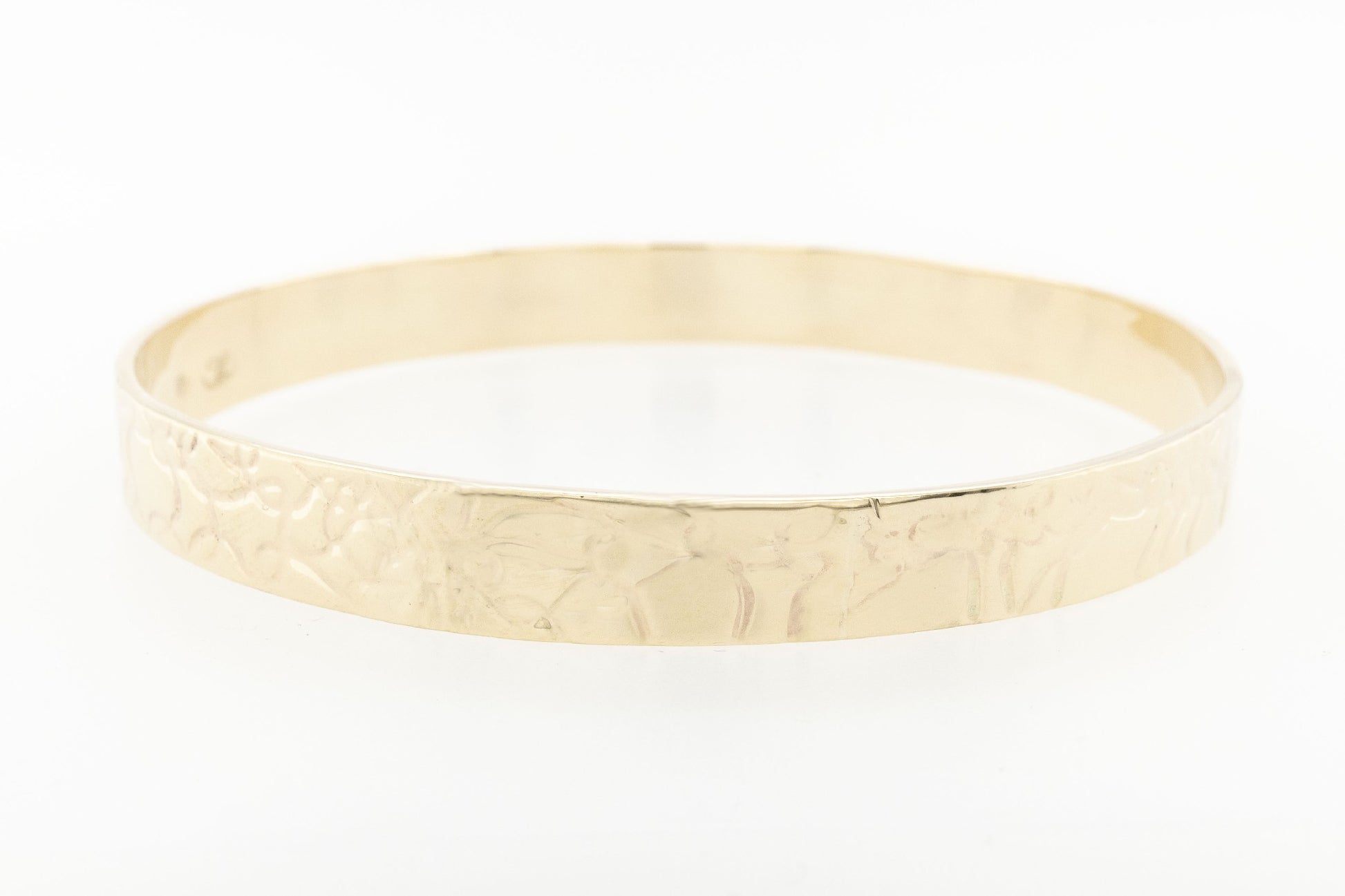 Embossed Bangle 7.65mm 2