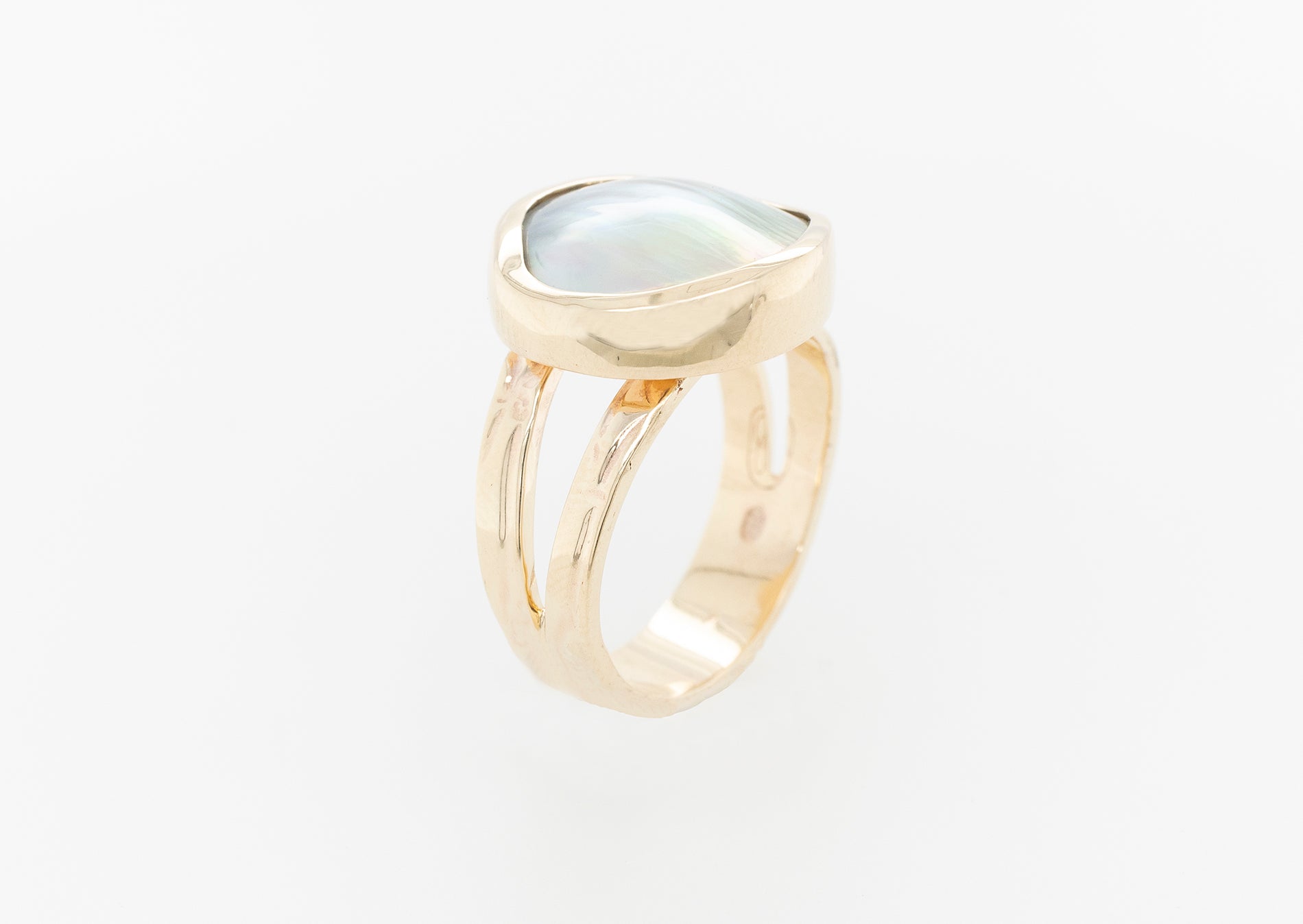Mabe Split Shank Embossed Ring 9Y
