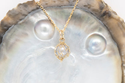 Pearl Knit Pendant 