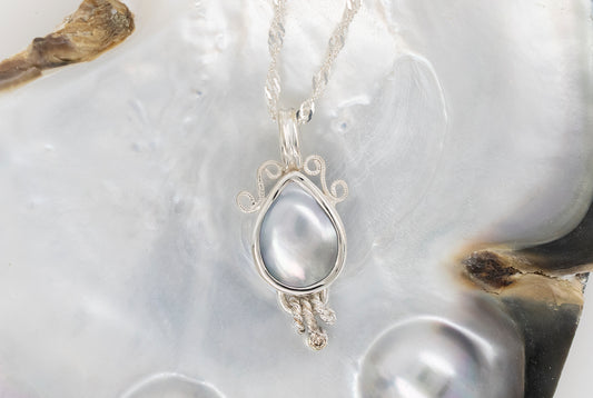 Mabe Diamond Antique Pendant