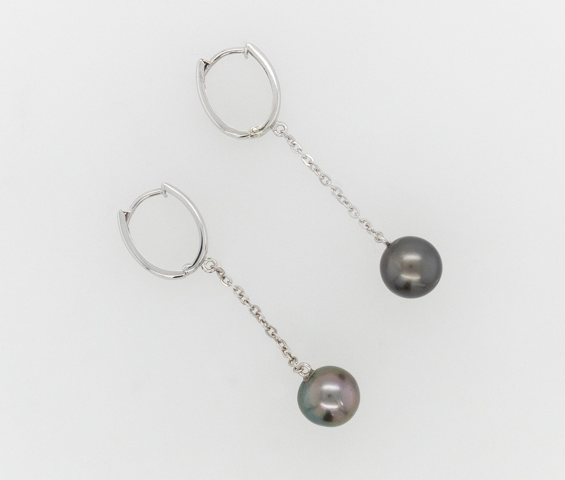 Oval Huggies With Fine Chain Drop Pearls