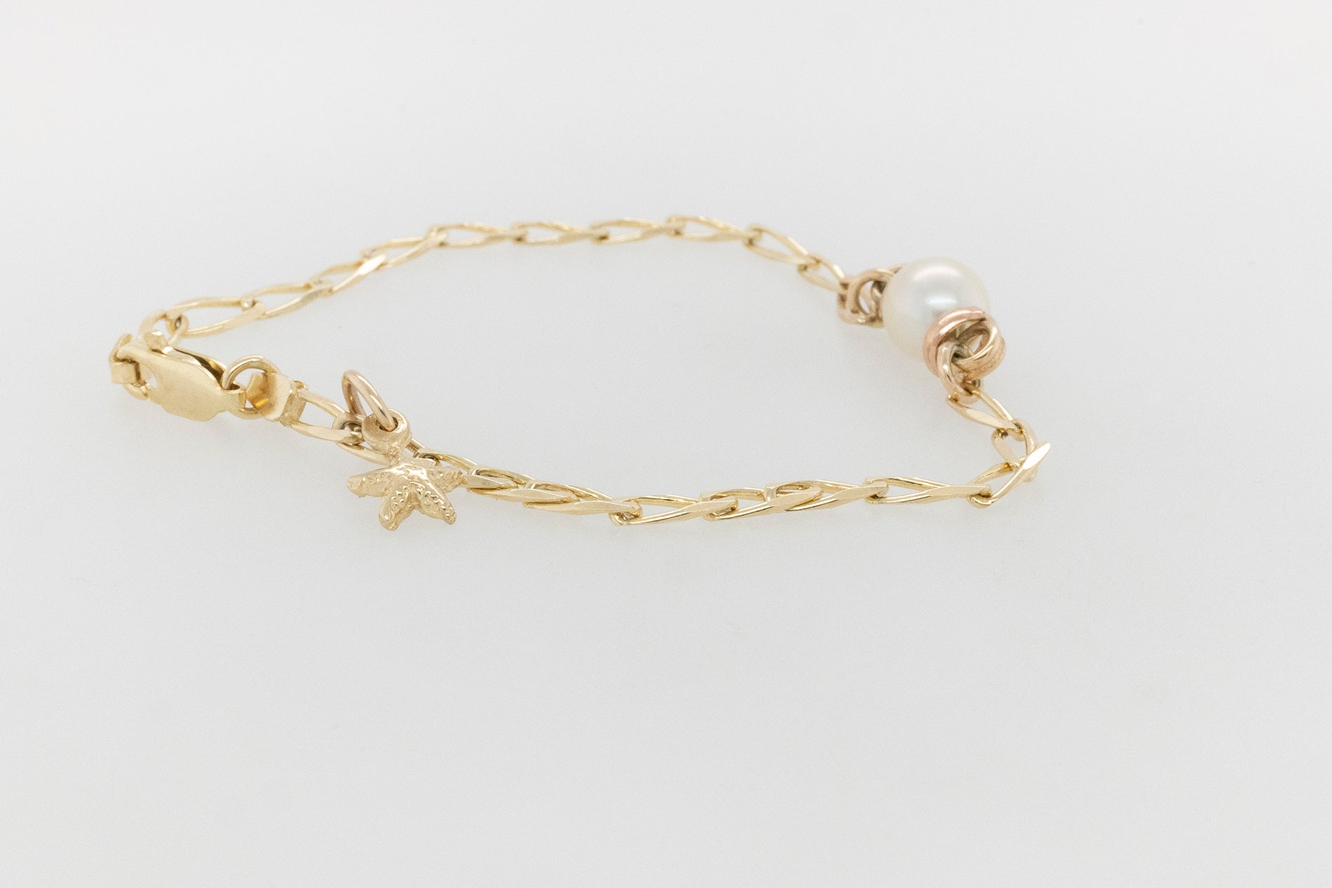 Pearl Bracelet with starfish charm