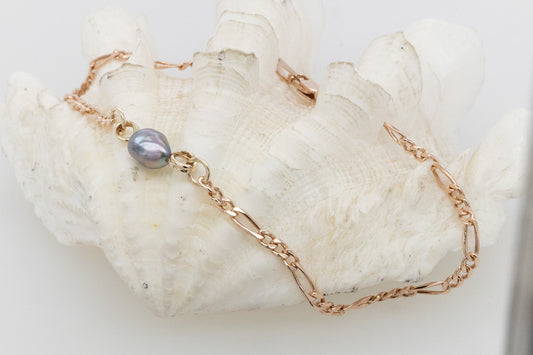 Abrolhos Island Keshi Figaro Bracelet