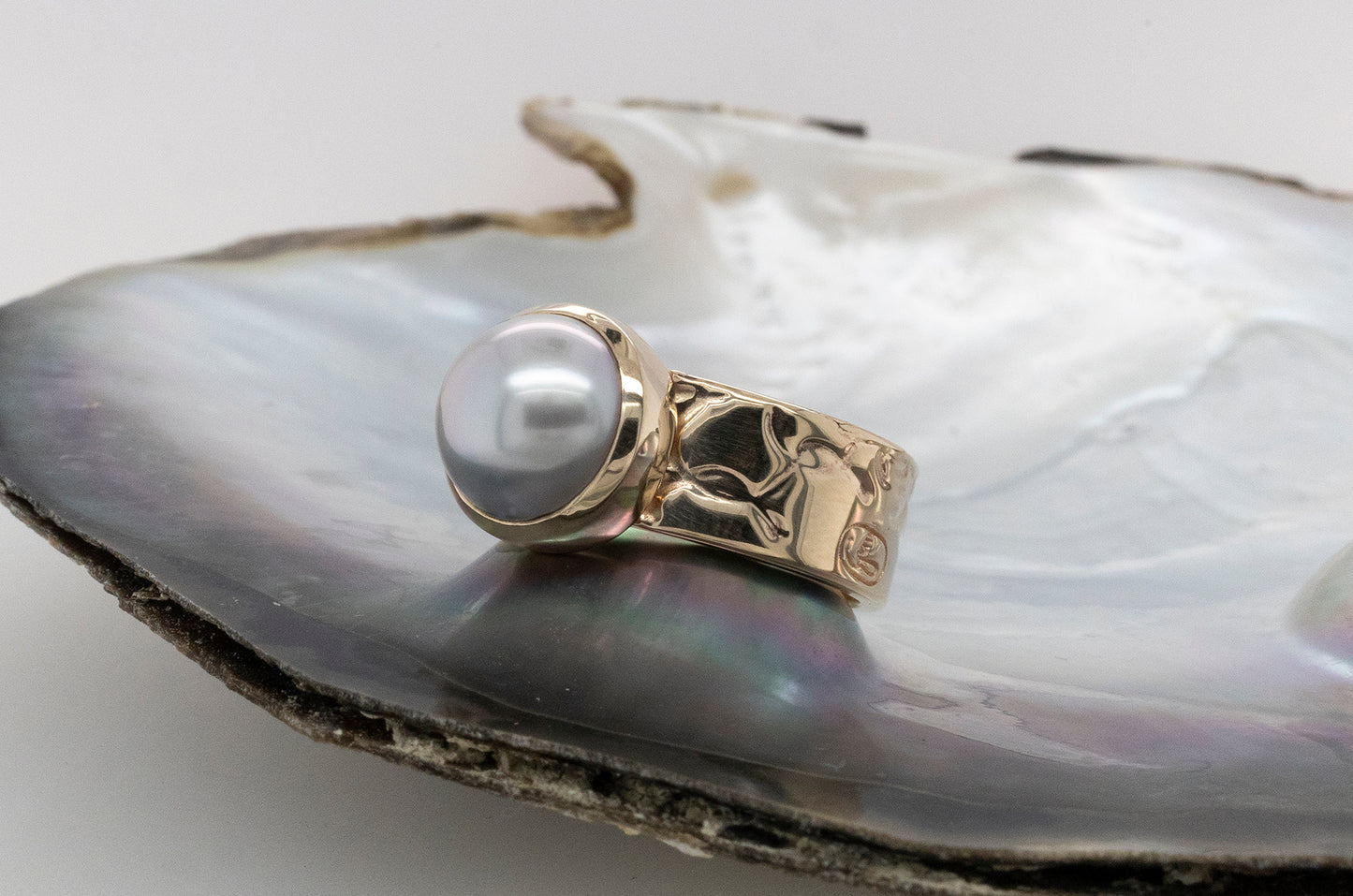 Abrolhos Islands half pearl Embossed Ring