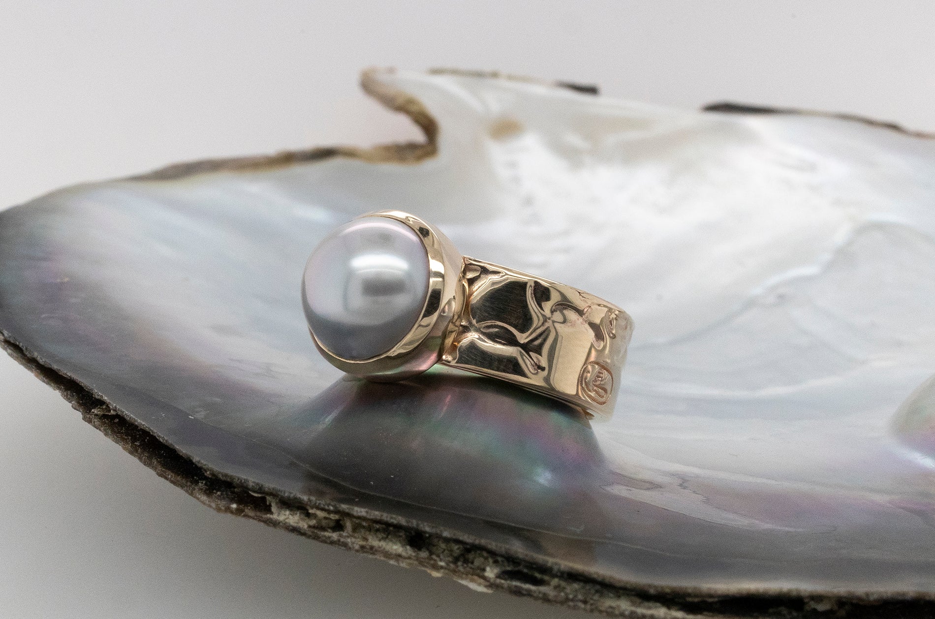 Abrolhos Islands half pearl Embossed Ring