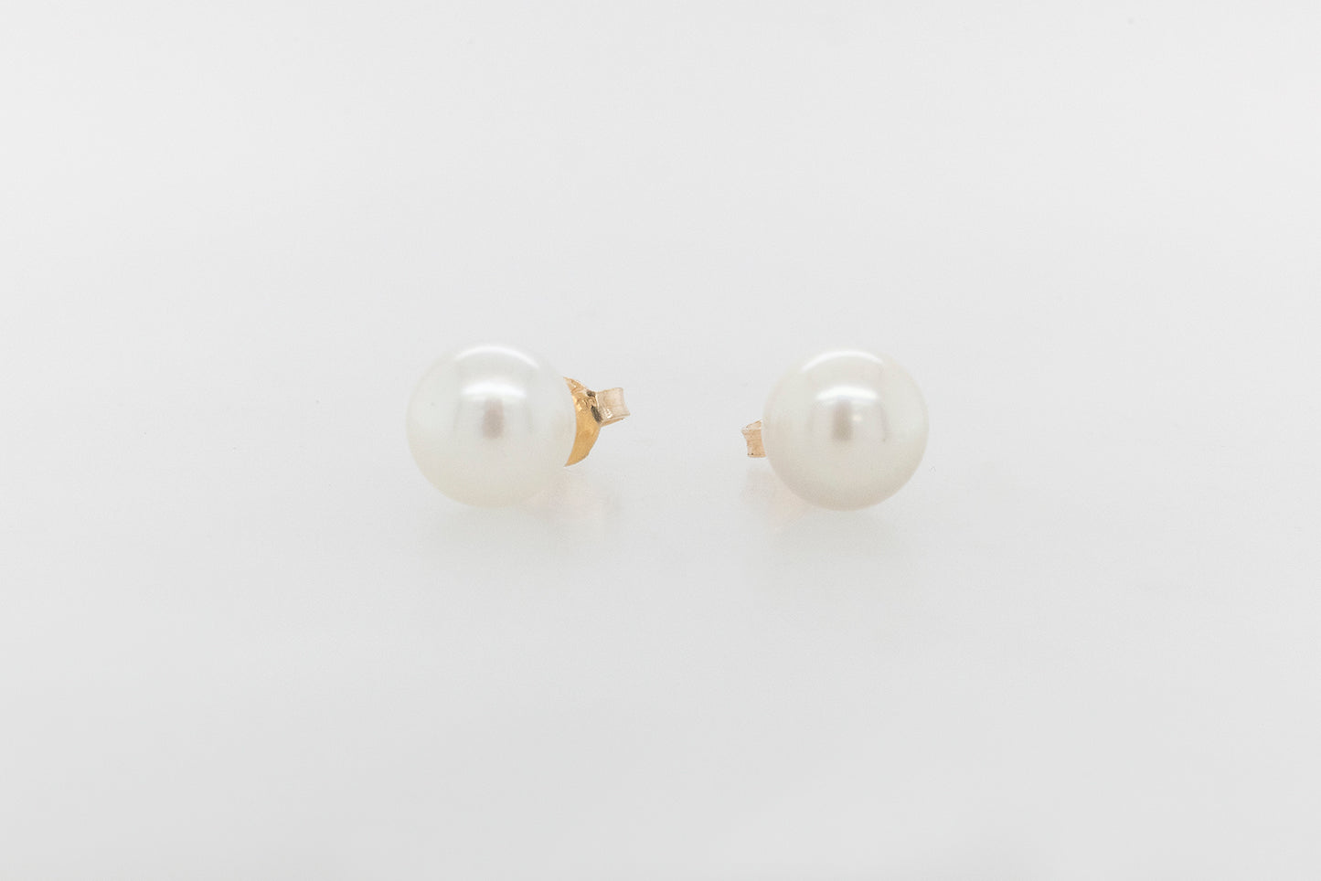 Pearl Screw-Back Sud Earrings