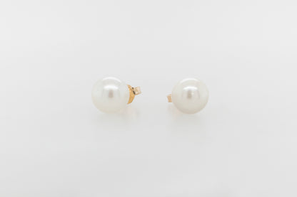 Pearl Screw-Back Sud Earrings