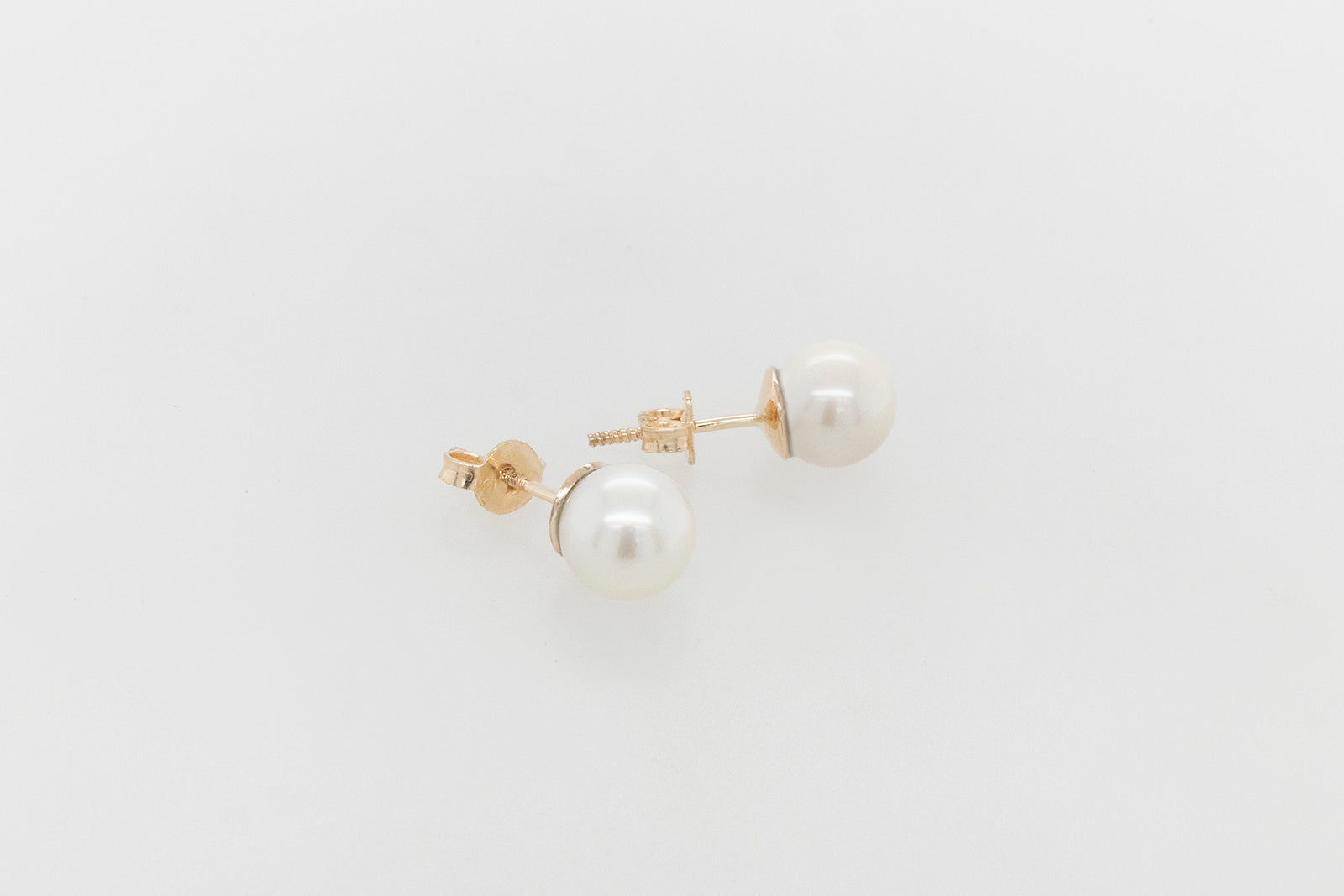 Pearl Screw-Back Sud Earrings
