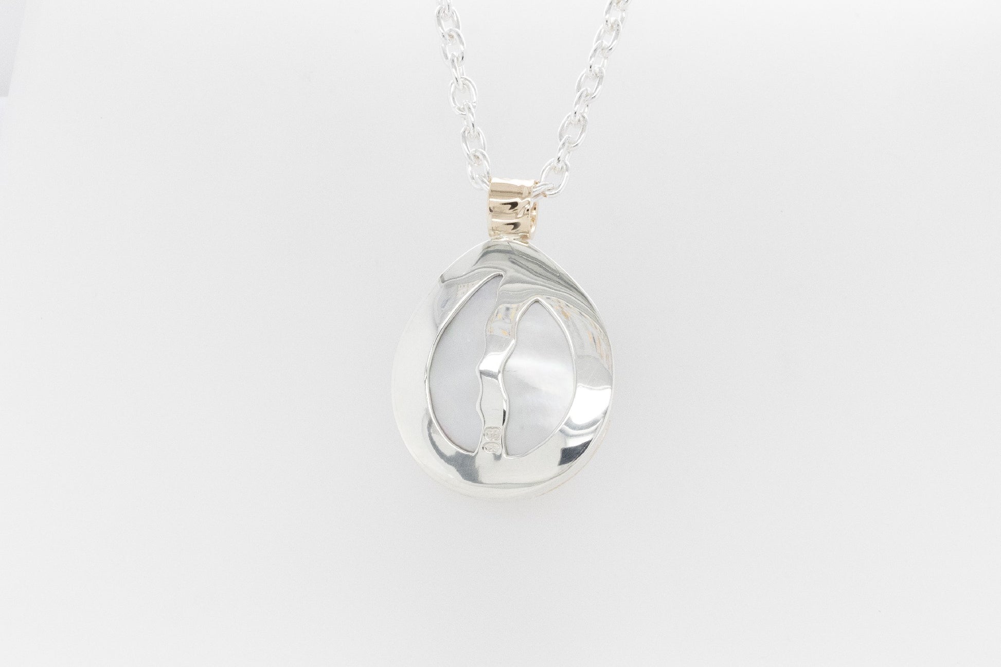 Abrolhos Islands Mabe Pearl Pendant