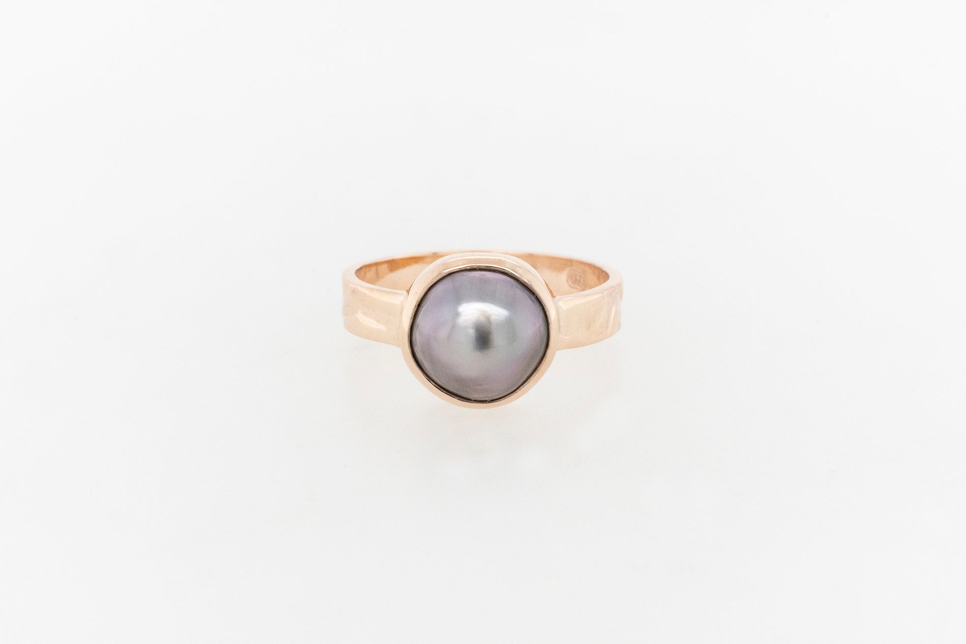 Mabe Embossed Ring in Rose Gold