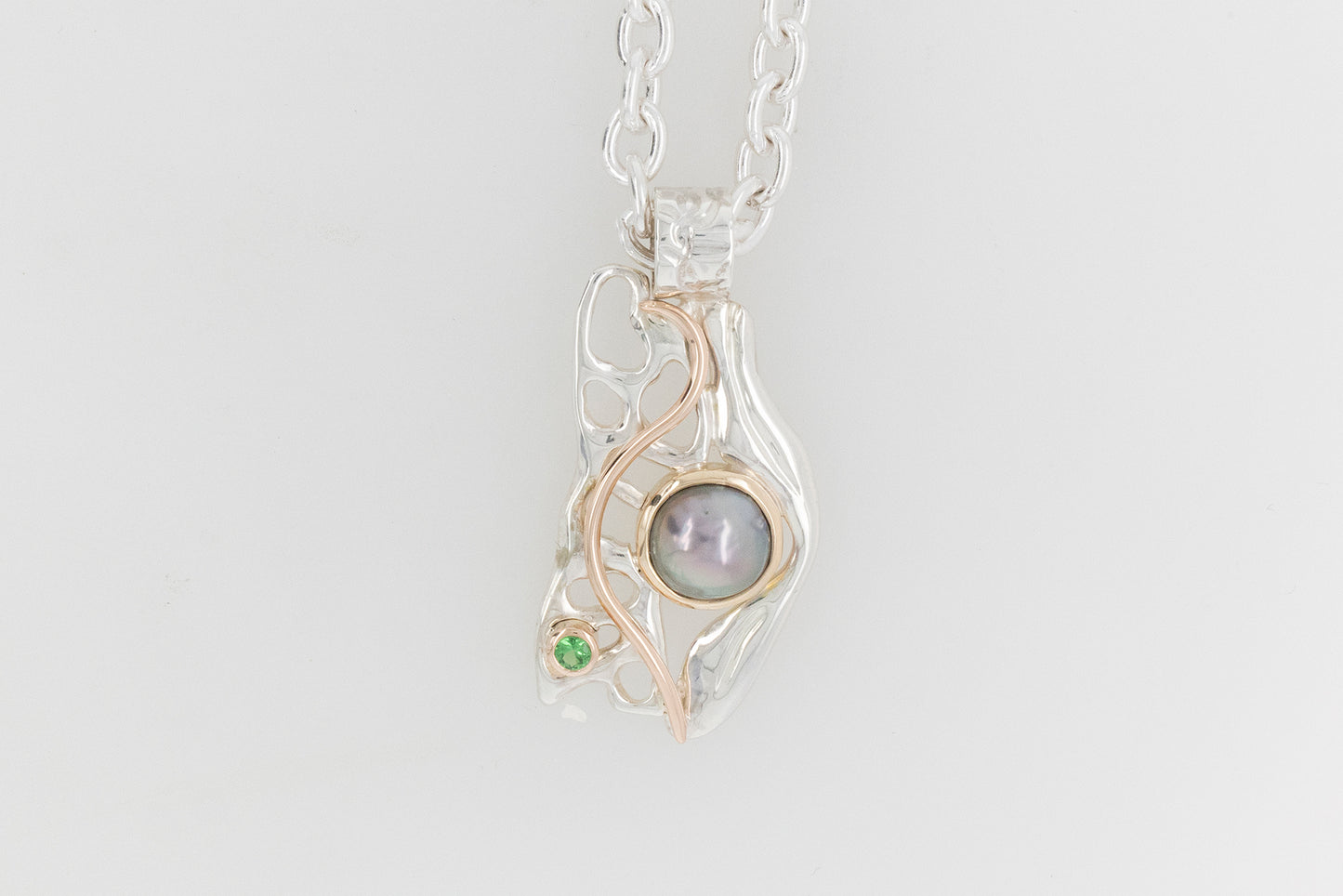Tsavorite Garnet and Abrolhos Pearl Oceania Pendant