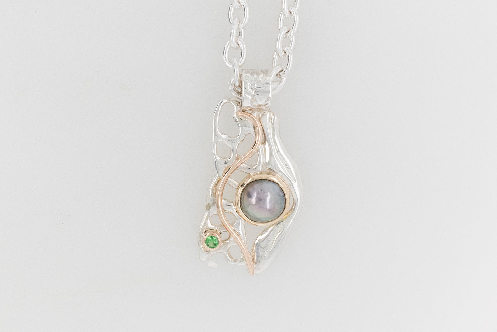Tsavorite Garnet and Abrolhos Pearl Oceania Pendant