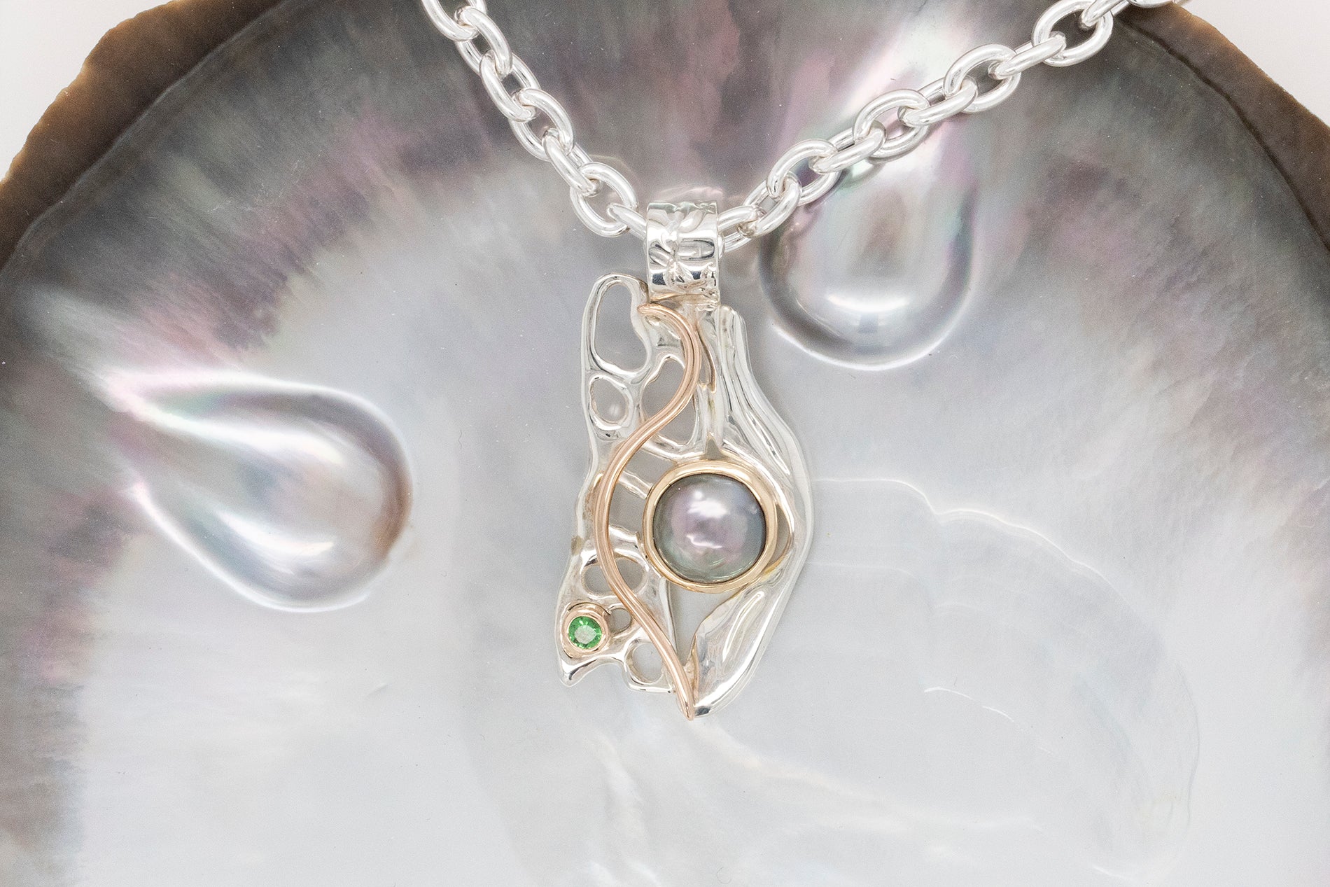 Tsavorite Garnet and Abrolhos Pearl Oceania Pendant