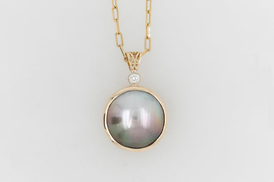 Abrolhos Islands Mabe Pearl Pendant with Diamond