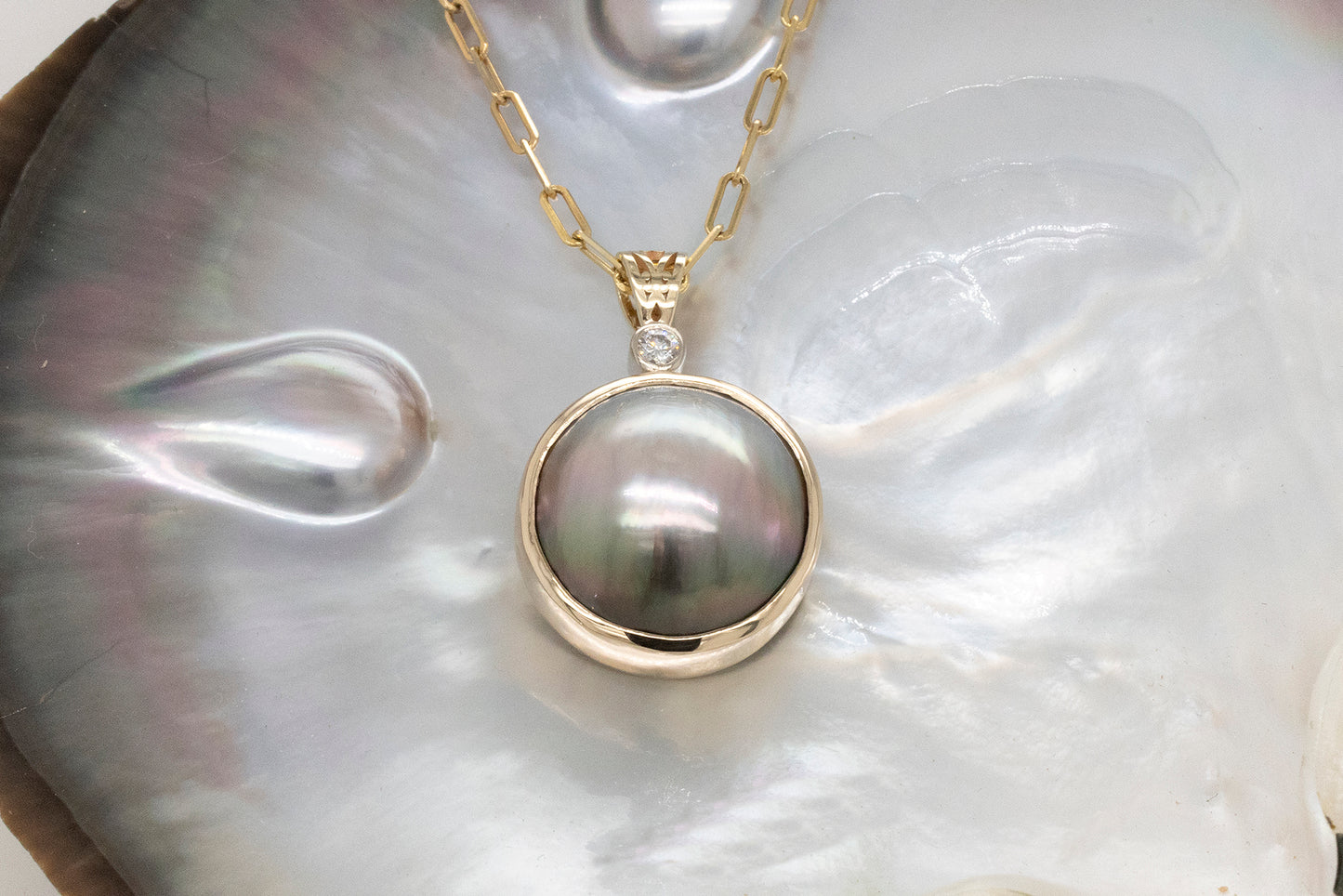 Abrolhos Islands Mabe Pearl Pendant with Diamond