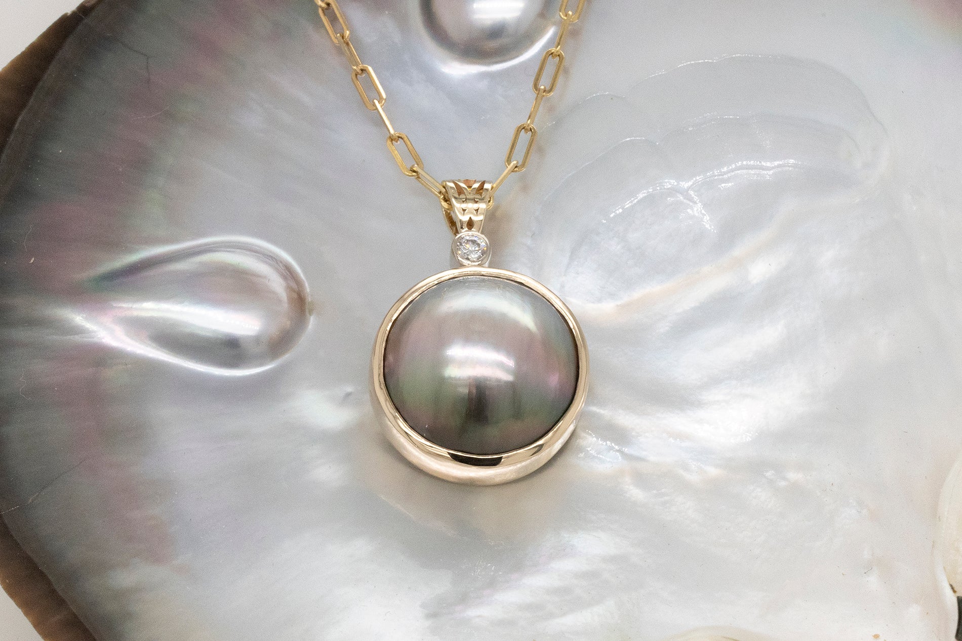 Abrolhos Islands Mabe Pearl Pendant with Diamond