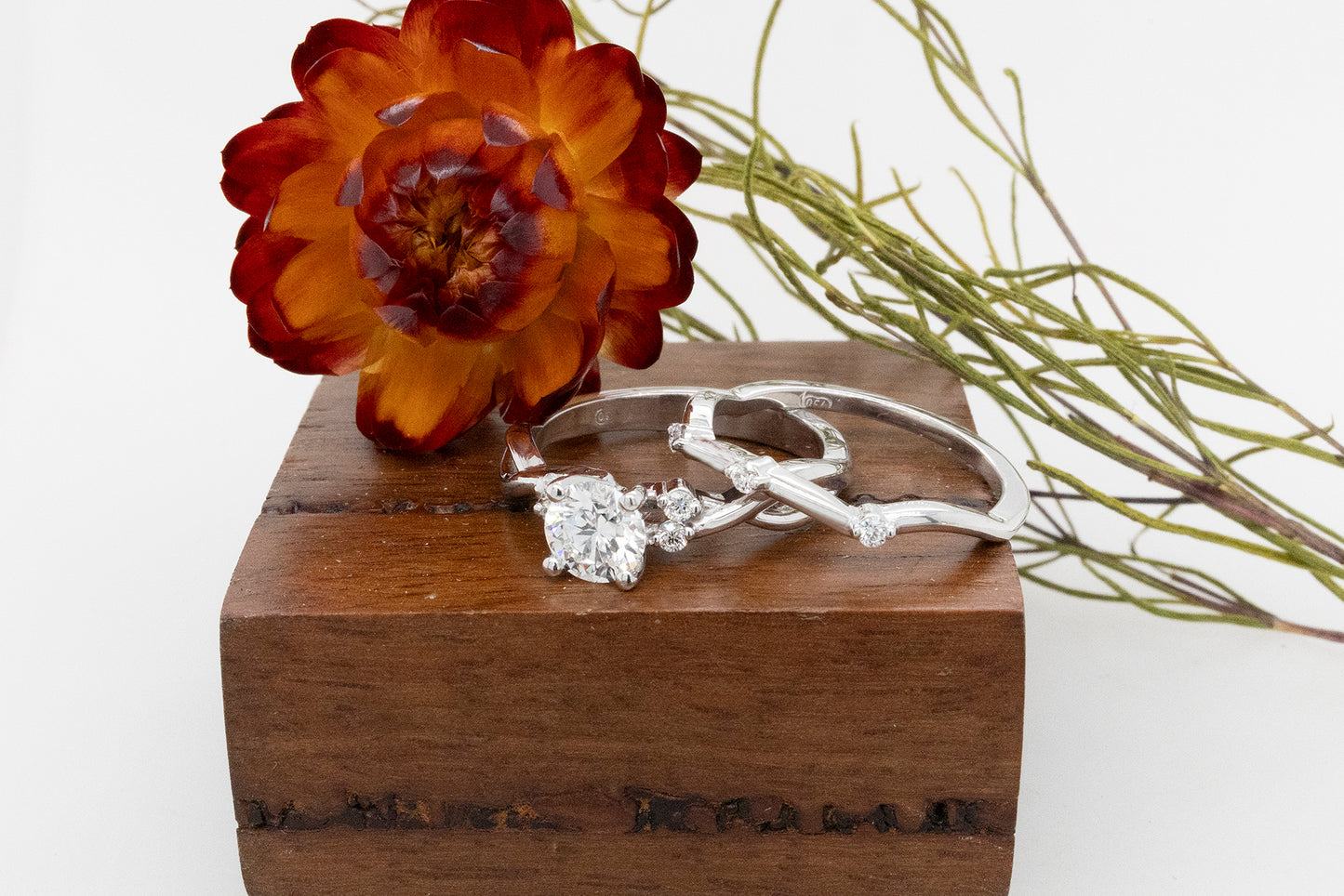 Wedding Ring White Gold 3 Diamonds