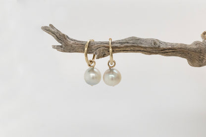 Abrolhos Pearl Huggie Earrings 2