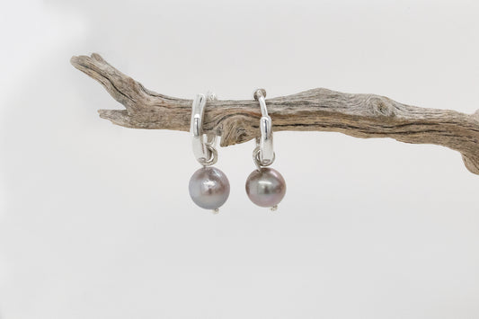 Abrolhos Pearl Huggie Earrings 4