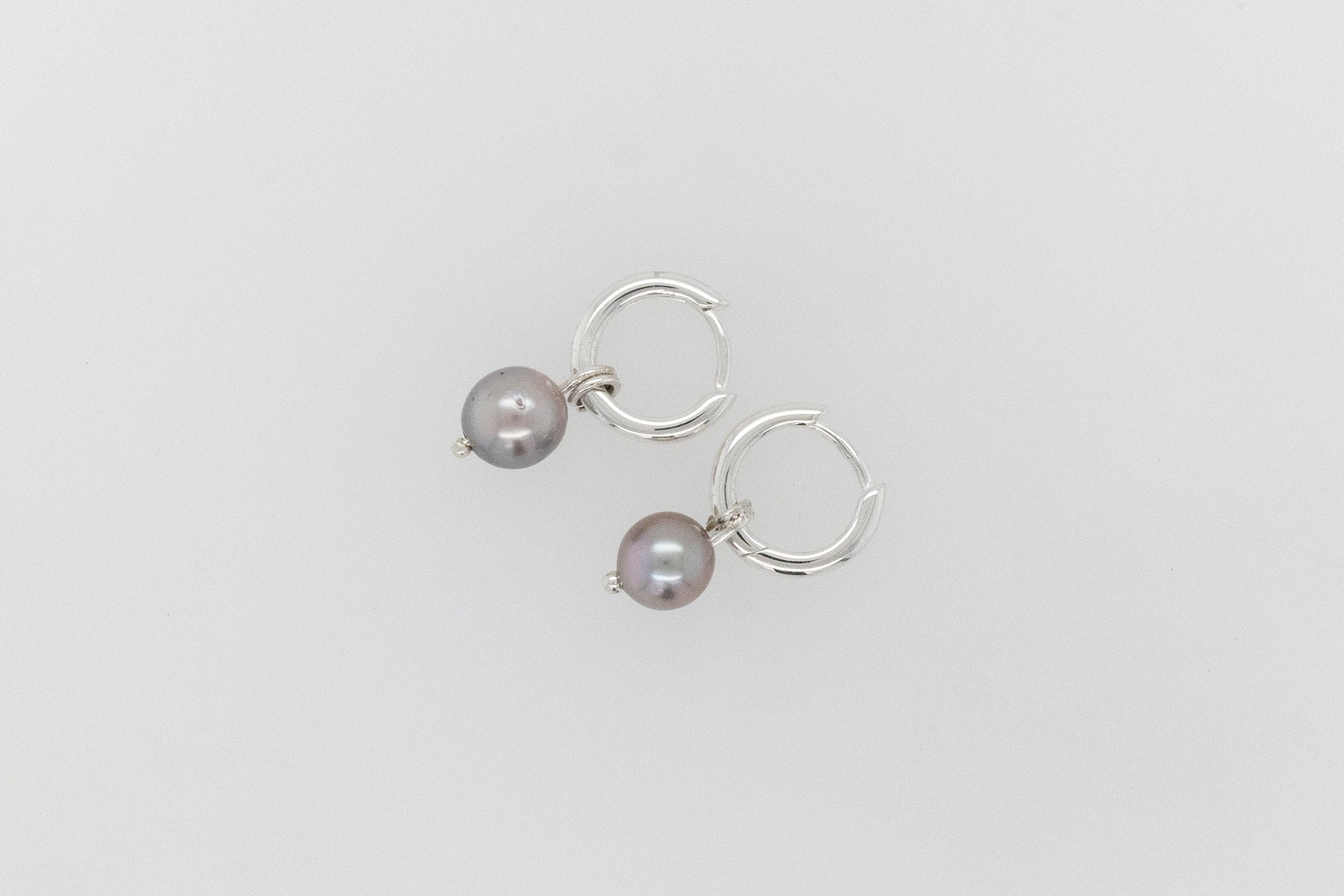 Abrolhos Pearl Huggie Earrings 4