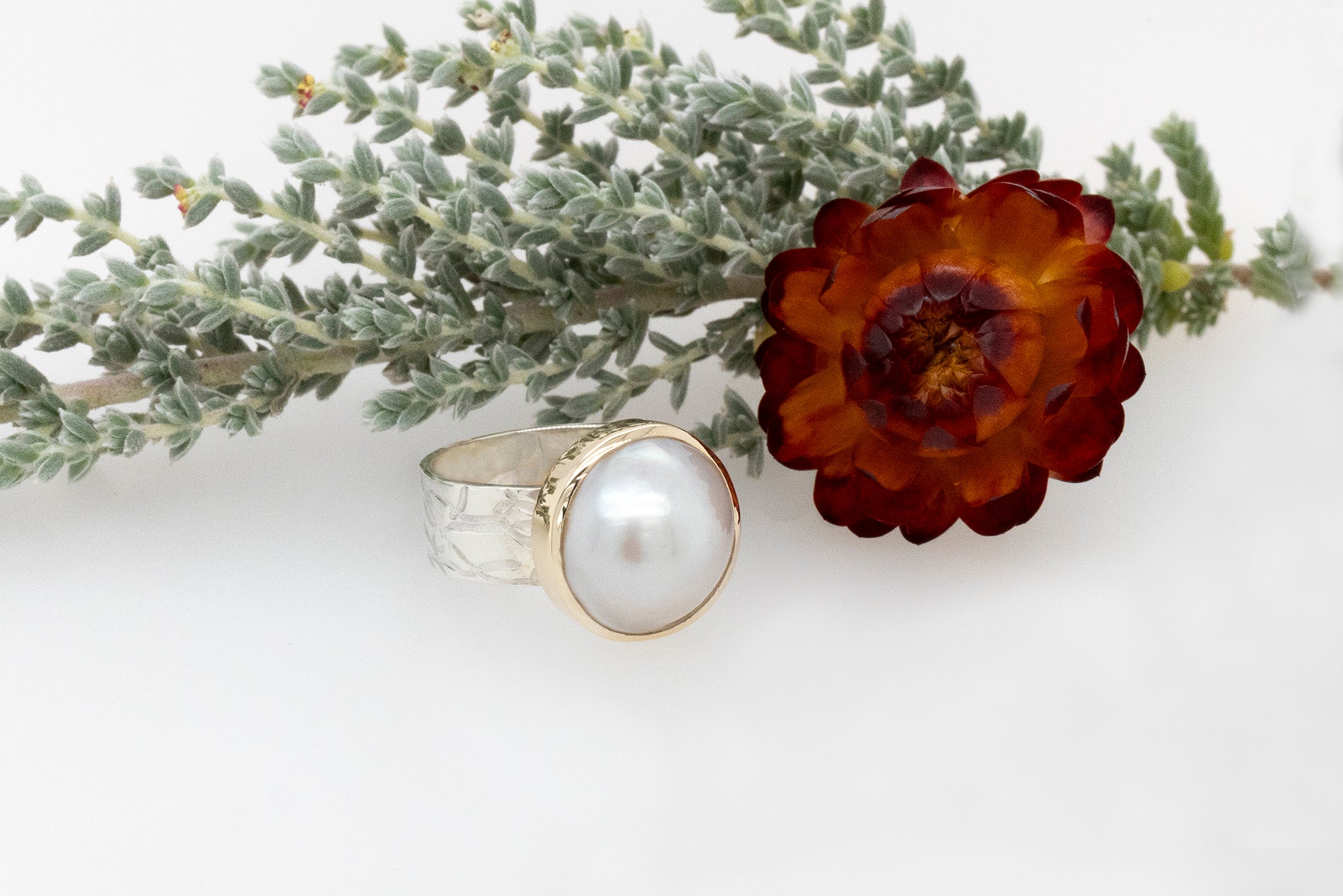 Two Tone Embossed Mabe Ring 