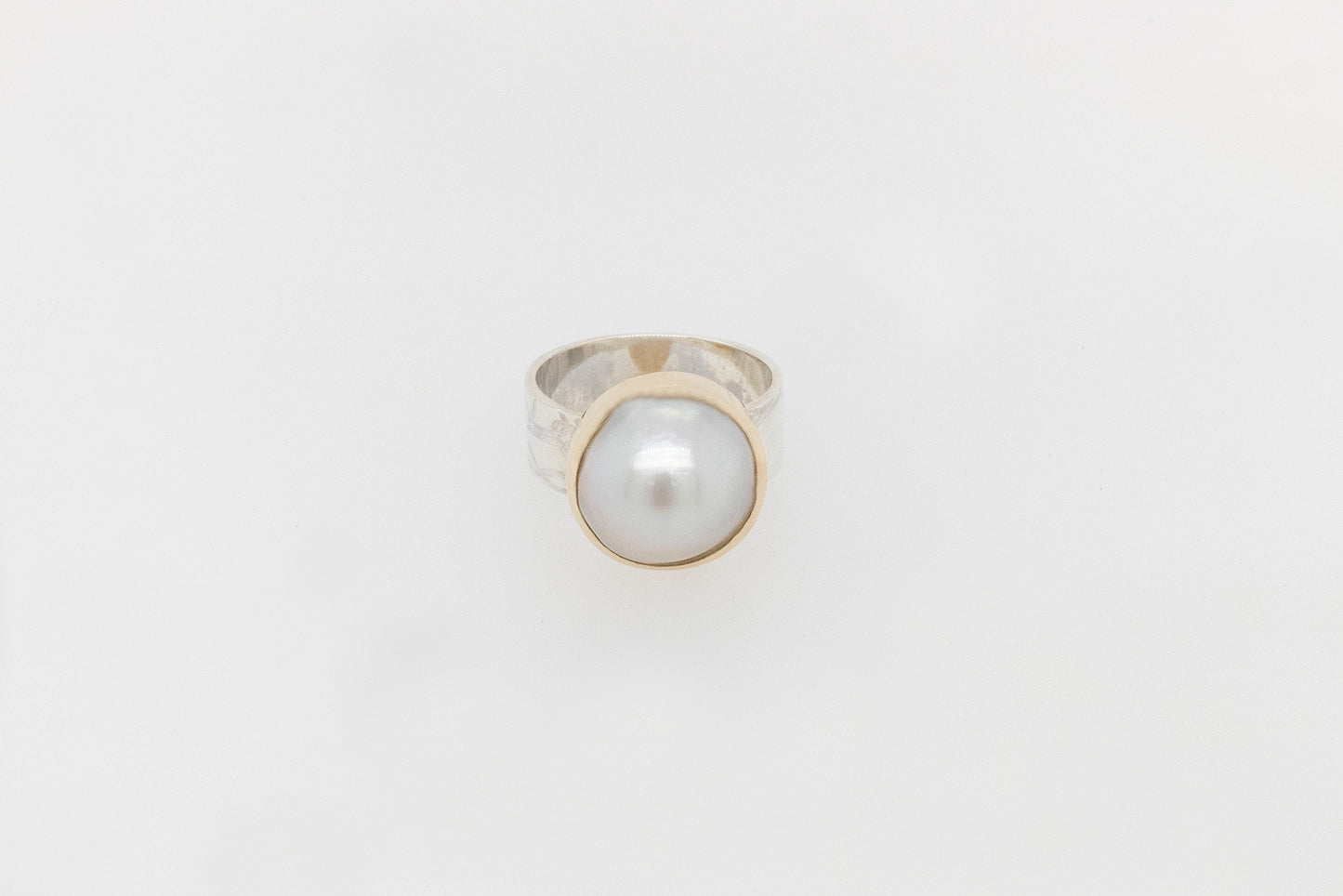 Two Tone Embossed Mabe Ring 