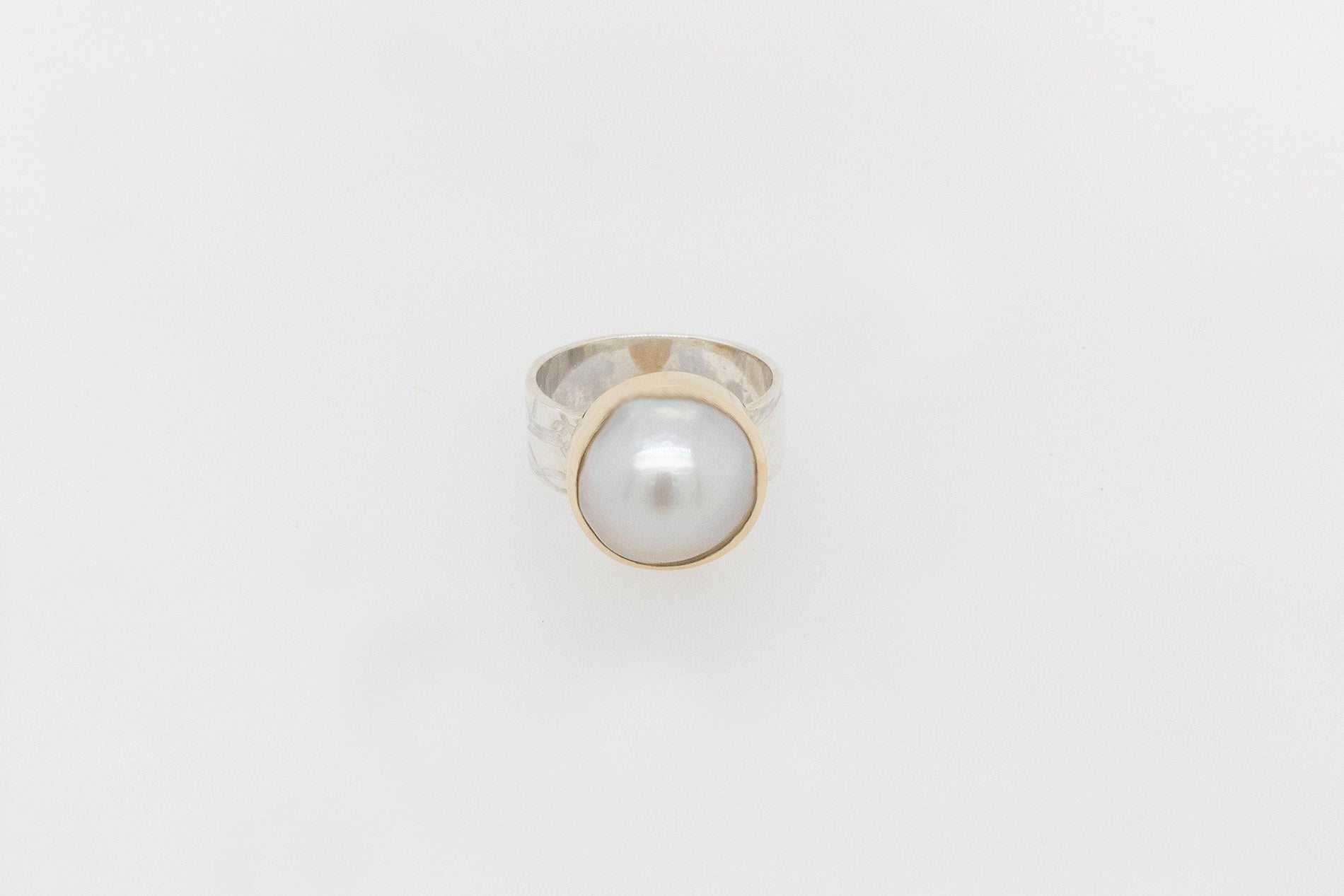 Two Tone Embossed Mabe Ring 