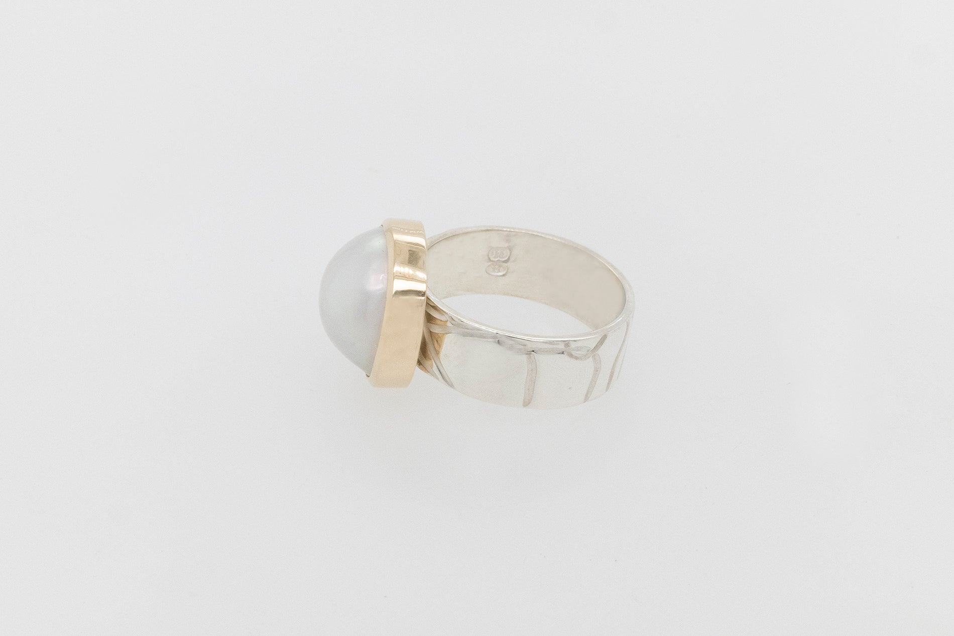 Two Tone Embossed Mabe Ring 