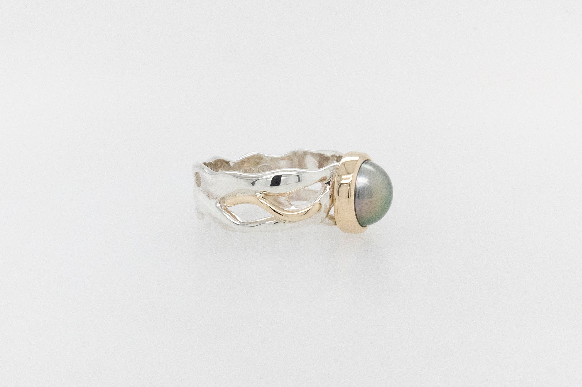 Abrolhos Islands Black Lipped Pearl Ring