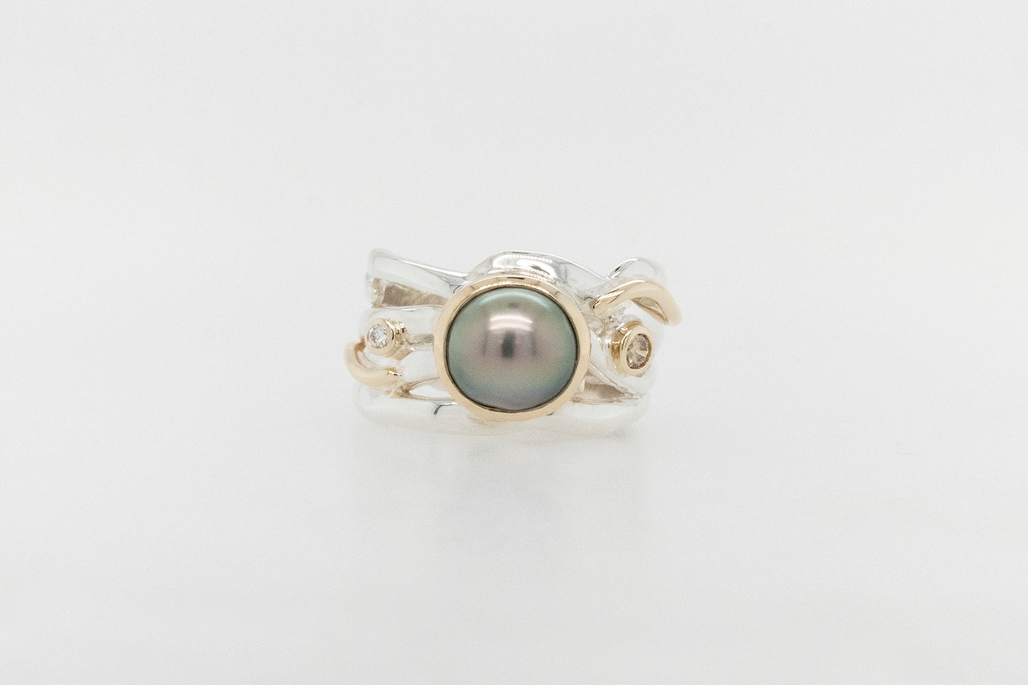 Abrolhos Pearl and Diamond Dress ring