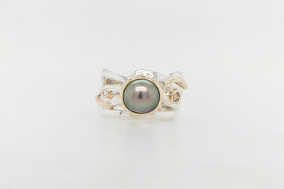 Abrolhos Pearl and Diamond Dress ring