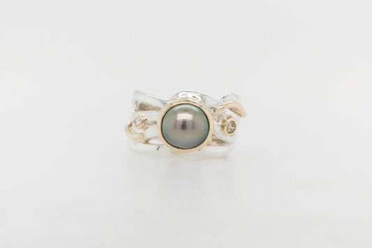 Abrolhos Pearl and Diamond Dress ring
