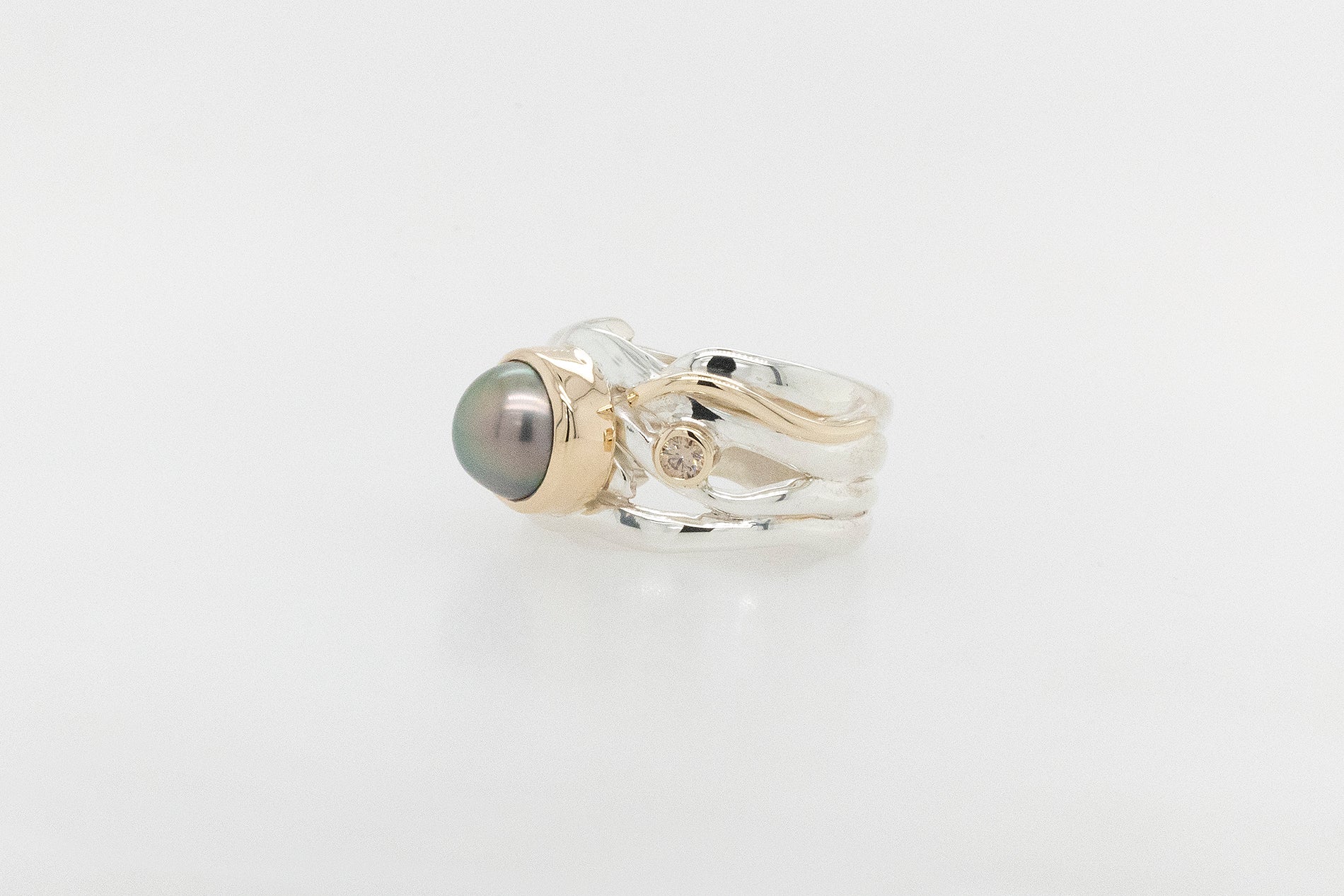 Abrolhos Pearl and Diamond Dress ring