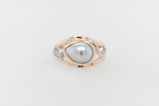 Abrolhos Drop Pearl and Pear Diamond  Ring