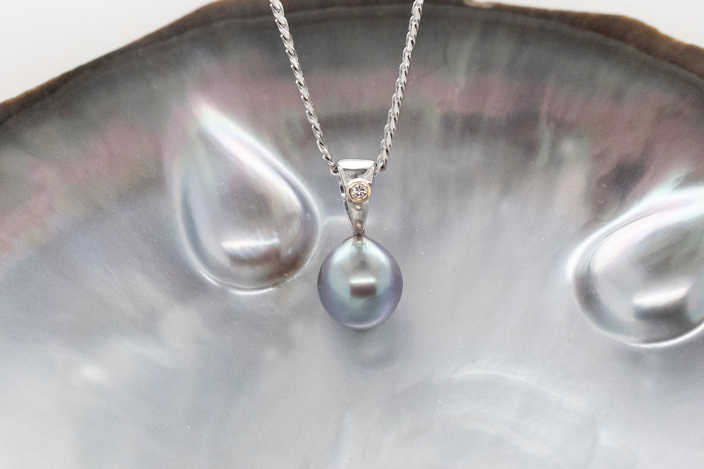 Abrolhos Islands Pearl Pendant with Diamond Bale