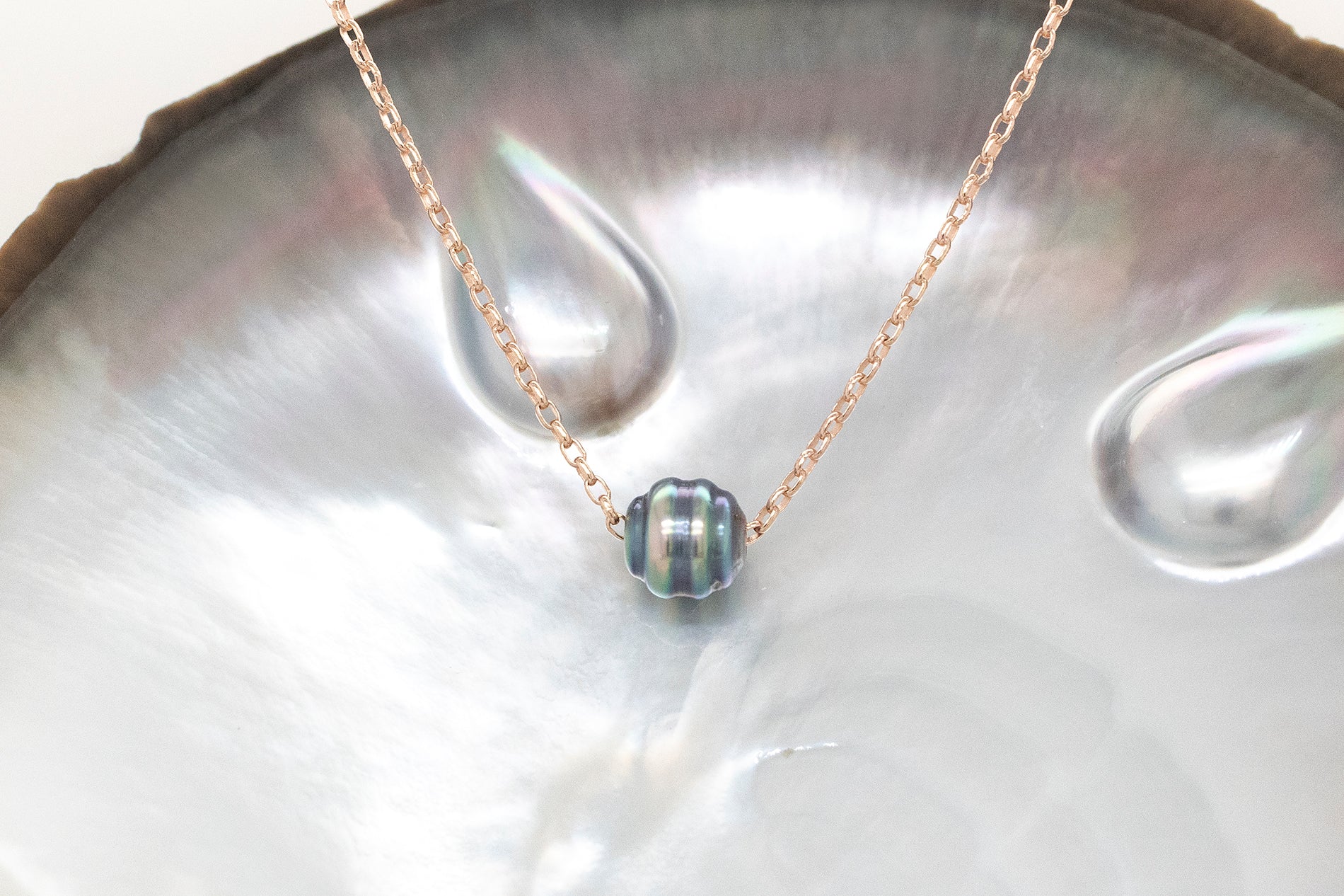 Abrolhos Circle Pearl Slider