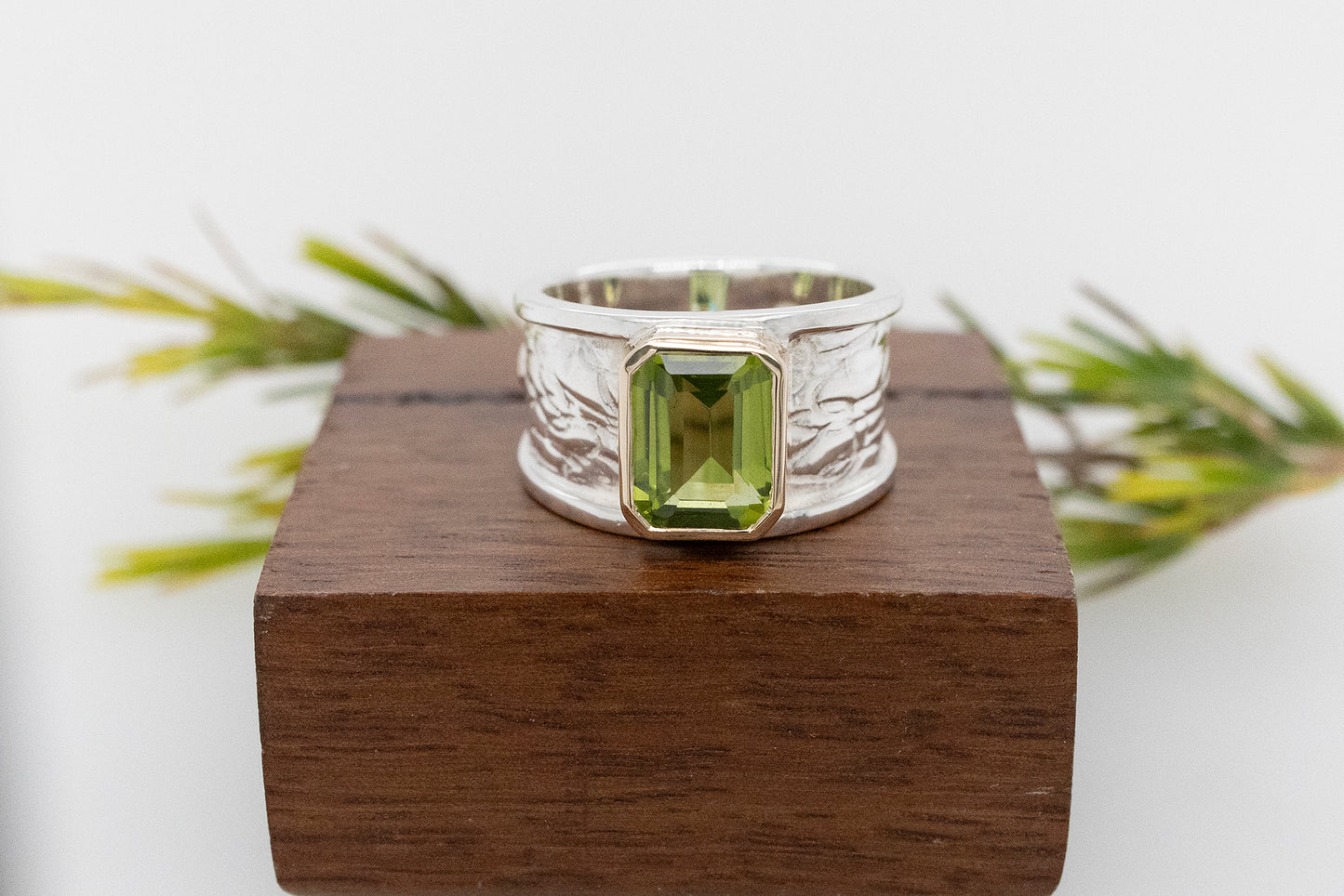 Embossed Wide Peridot Ring