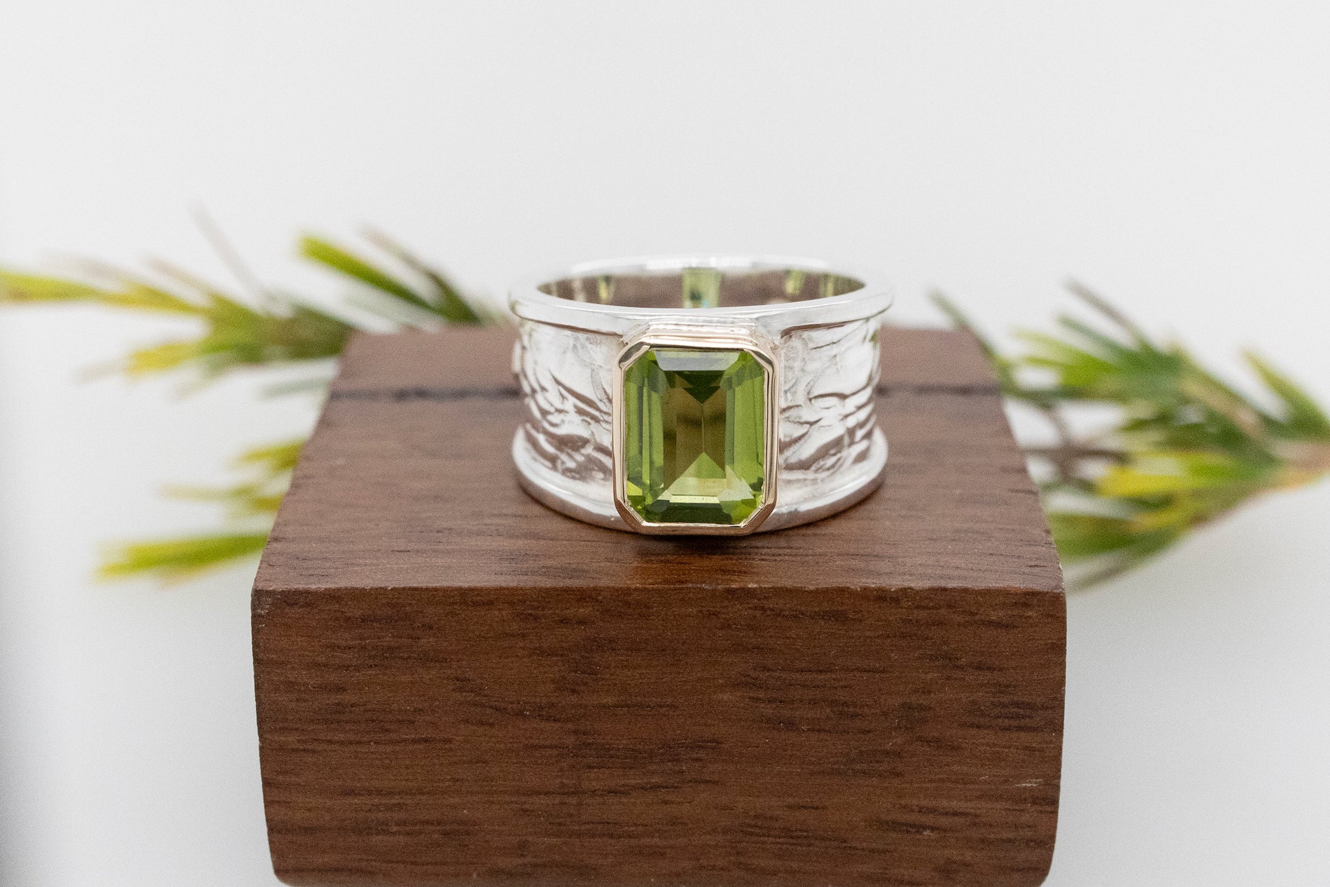 Embossed Wide Peridot Ring