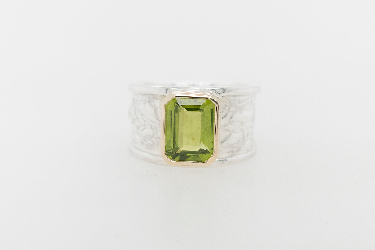 Embossed Wide Peridot Ring