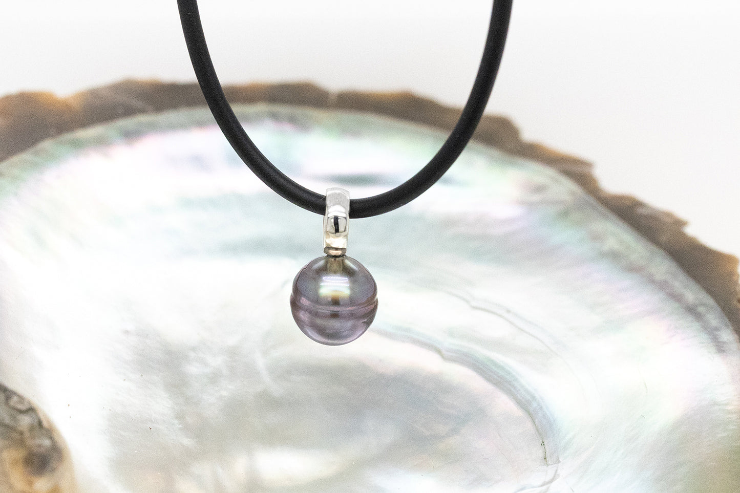 Abrolhos Islands Circle Pearl Pendant 
