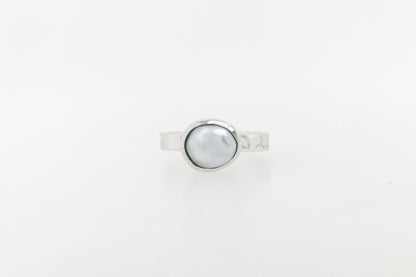Abrolhos Keshi Pearl Embossed Ring