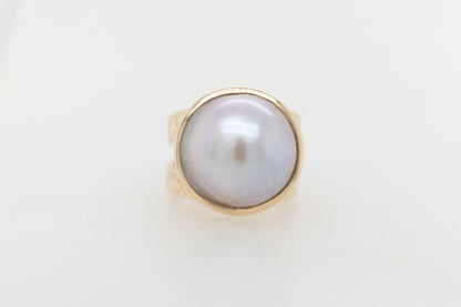 Embossed Split-band Mabe Ring