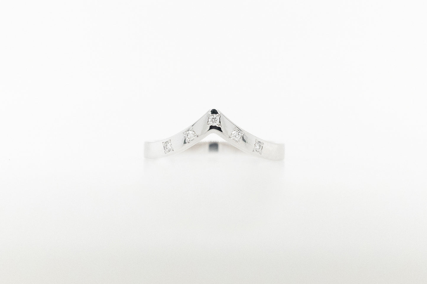 Star-Set Pointed Wedding Ring