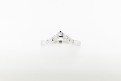 Star-Set Pointed Wedding Ring