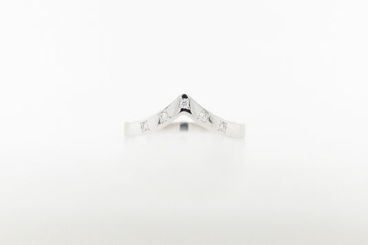 Star-Set Pointed Wedding Ring