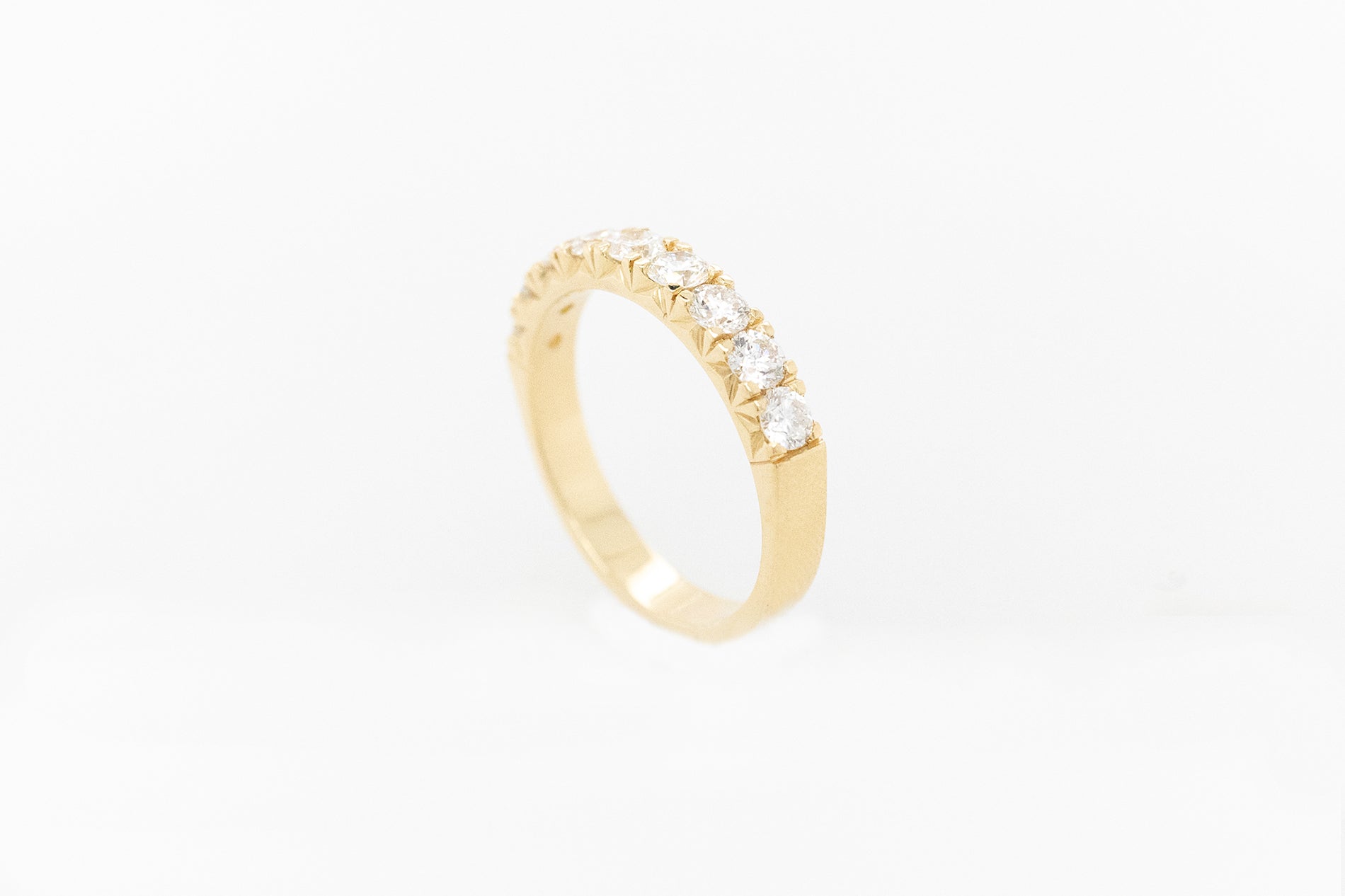 Fishtail-Set Wedding Ring 0.10ct 